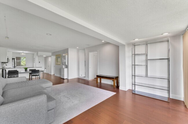 Building Photo - 4489 Luxemburg Ct