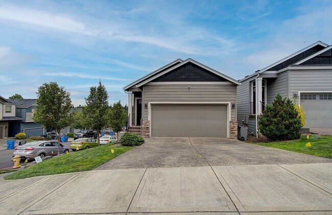 Building Photo - 3bd 2.5ba Daylight Ranch Home on Corner Lot