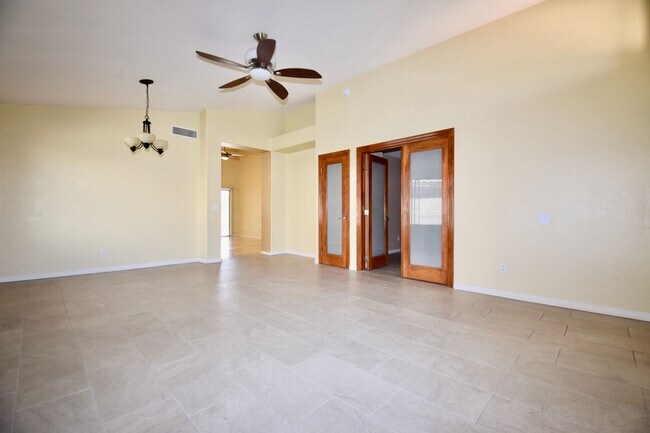 Building Photo - Excellent 4 bed 2 bath Ahwatukee Home!
