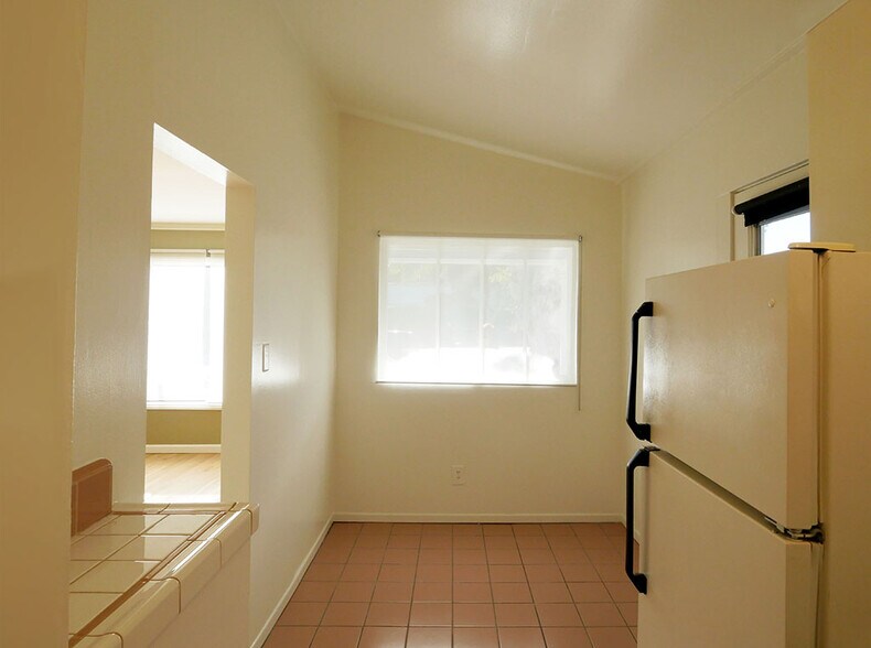 Kitchenette Facing Street - 2615 5th St