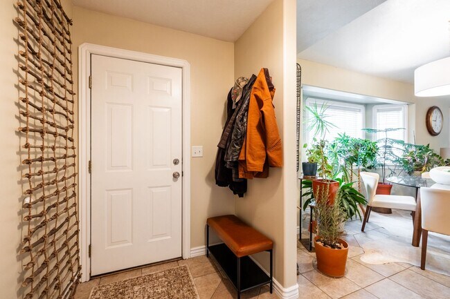 Building Photo - 3 Bedroom 2 bath home in Sugar City Idaho 2 stall garage in awesome neighborhood