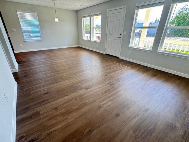Building Photo - Just remodeled!! Mount Vernon 3 Bedroom House