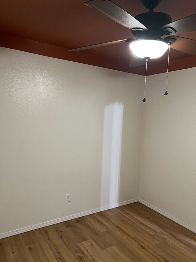 Building Photo - Welcome to this charming 3 bedroom, 2 bathroom home located in Nampa, ID.