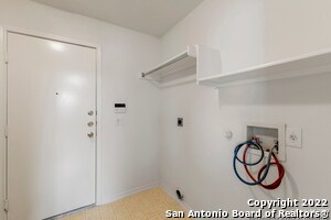 Building Photo - 1604 Rolling Brook Ln