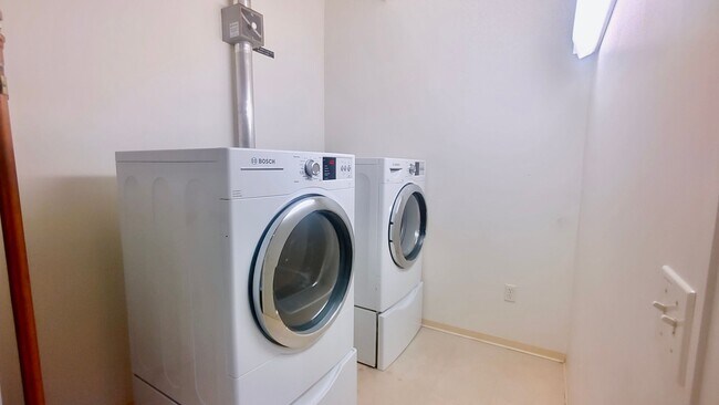 Building Photo - The "Ultimate Value" 13th Floor Luxury at The John Ross: Panoramic Views, 2 Parking Spots & Utili...