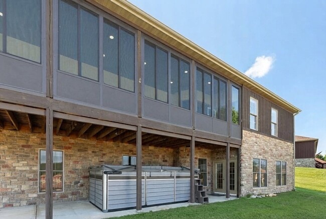 Building Photo - 185 Stoney Pointe Dr