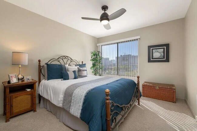 Building Photo - Move-In Ready 2BR/2BA Condo in Prime Cortez Hill Location!