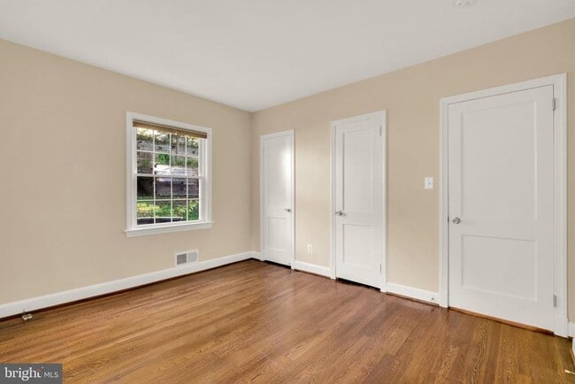 Building Photo - 805 31st St S