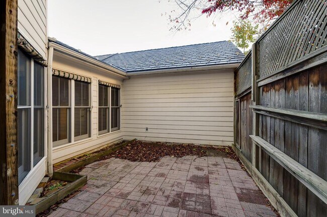 Building Photo - 303 Inspiration Ln