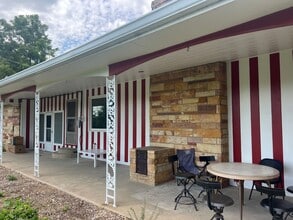 Building Photo - 4 bed/2 bath, half acre lot, 100 yards fro...
