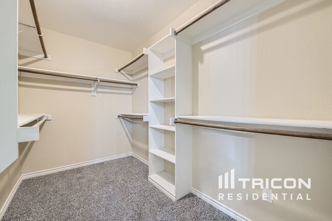 Building Photo - 5001 Pallas Ct