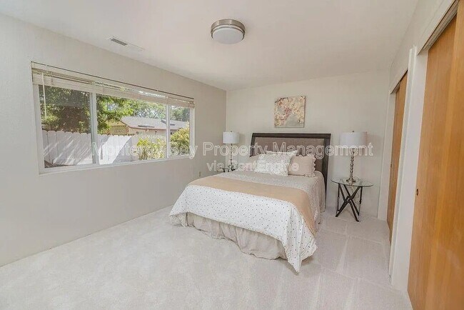 Building Photo - 1207 David Ave