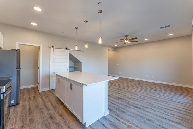 Building Photo - 432 S 32nd St