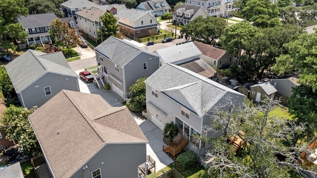 Building Photo - Modern comfort Beach living