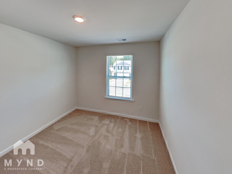 Building Photo - 2126 Allium Dr