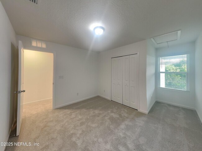 Building Photo - 654 Holly Lks Dr