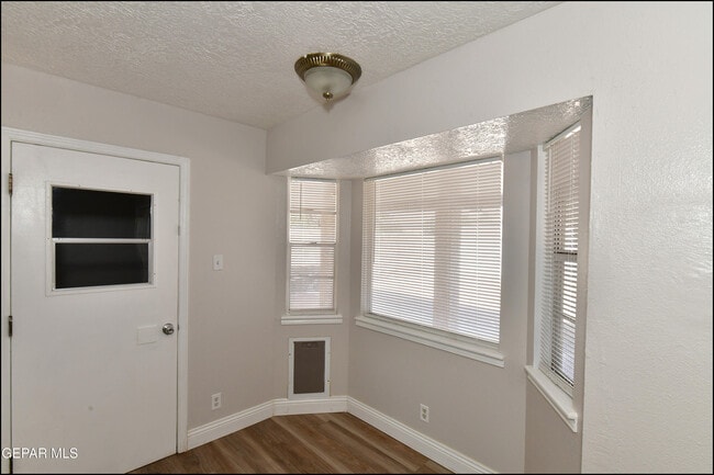 Building Photo - 4749 Tropicana Ave