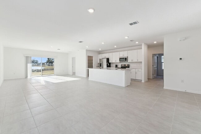 Building Photo - Spacious 4 Bedroom Retreat with 3 Full Baths in Charming Edgewater, FL!