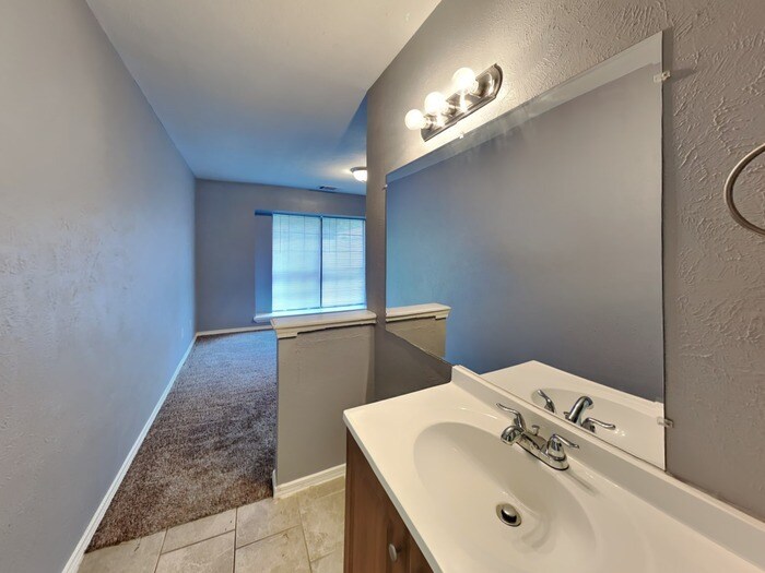 Building Photo - 2405 Cripple Creek Dr