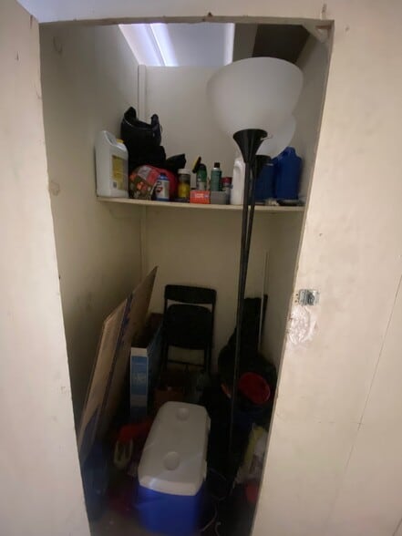 Building Photo - 590 Logan St