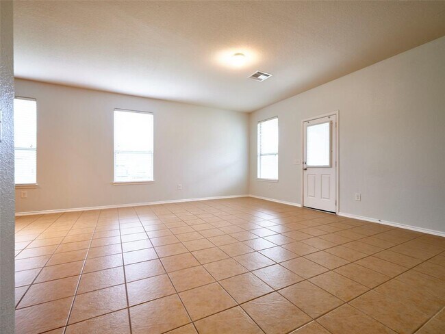 Building Photo - 1426 S Maple Dr