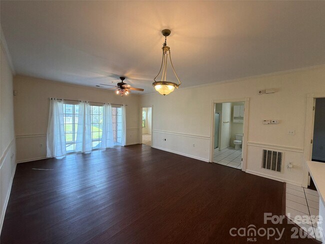Building Photo - 9113 Meadow Vista Rd