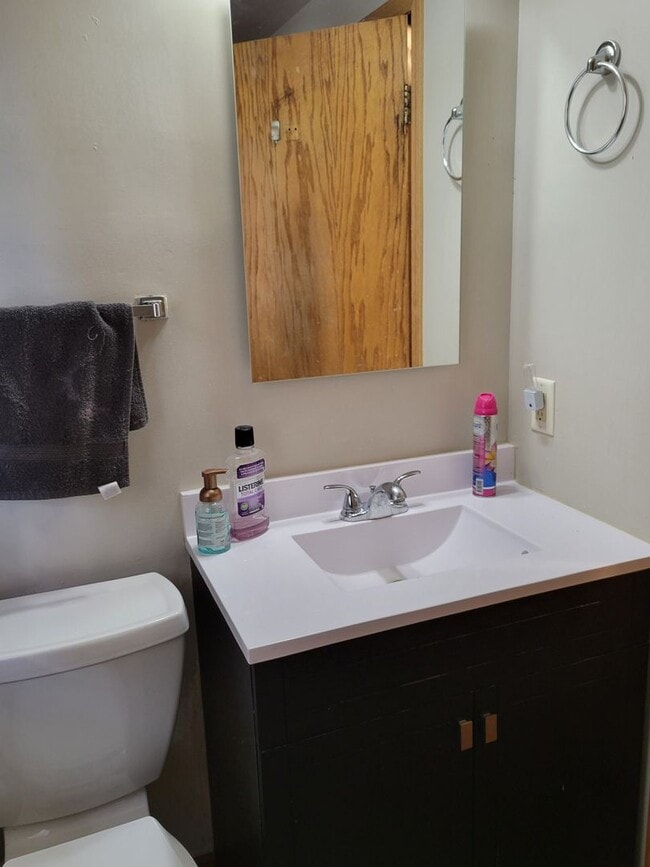 Building Photo - Single Family Home