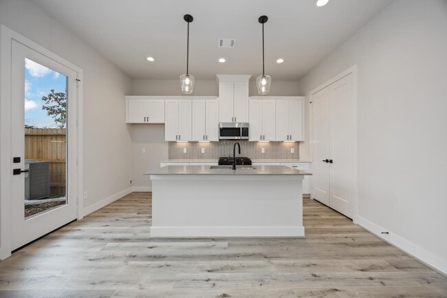 Building Photo - 6107 Campos Dr