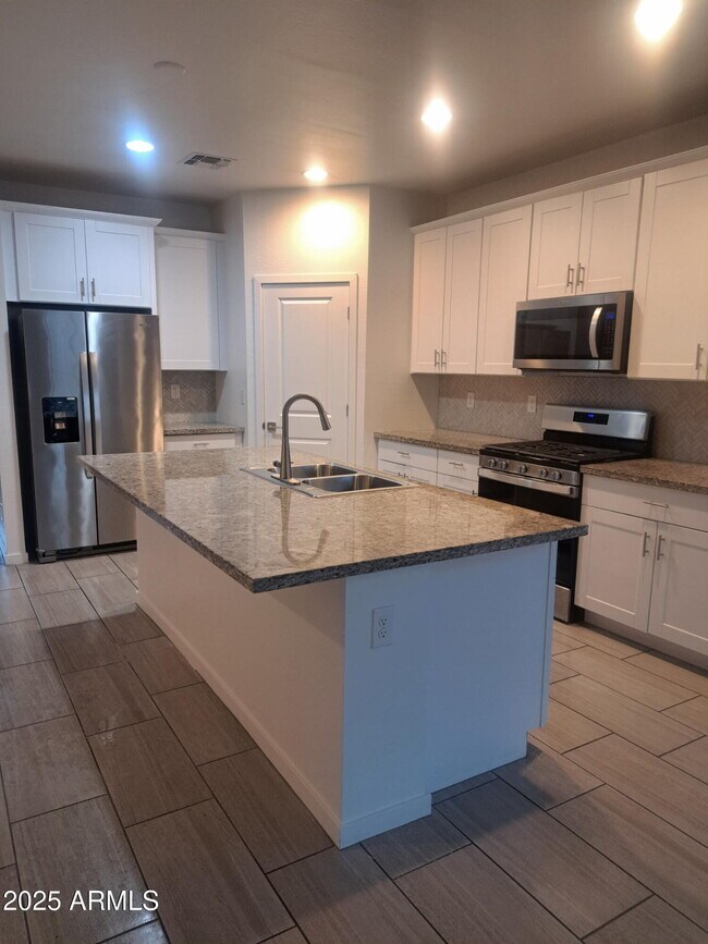 Building Photo - 4214 S 68th Ln