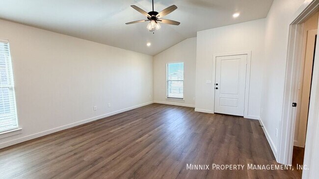 Building Photo - 2170 Langford Ave