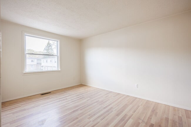 Building Photo - 168 Sackett Rd