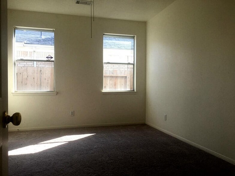 Building Photo - 2926 Green Valley Trail Dr