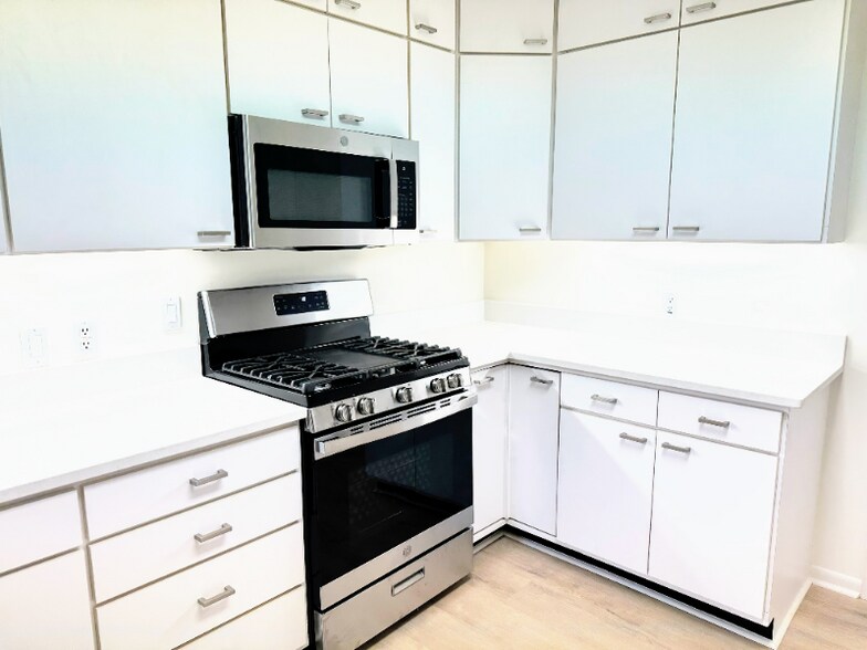 Building Photo - 211 Crowfields Dr