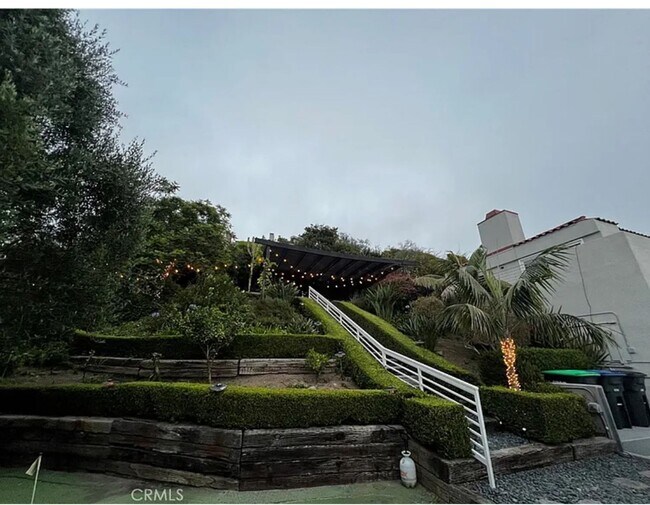 Building Photo - Azari PM-Juccuzi- half acre luxurious landscape-fully chic furniture -  massive lot , 18 fruit tr...