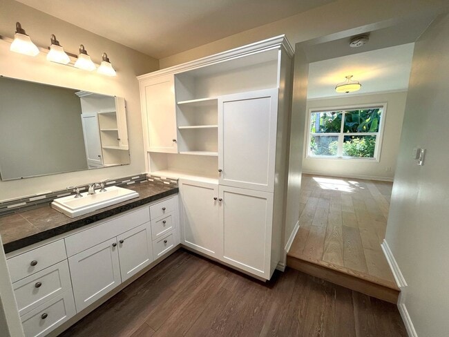 Building Photo - Most Charming Home in La Costa