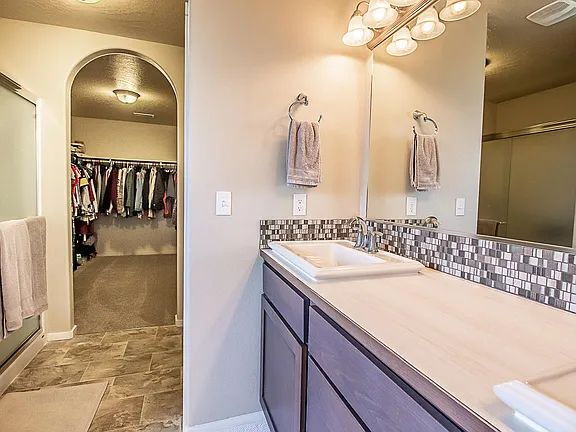 Building Photo - Beautiful 4BR, 2.5BTH, 3-Story Home in Post Falls