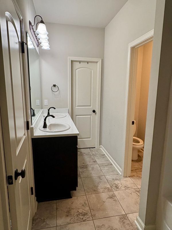 Building Photo - 1513 R. Esplanade