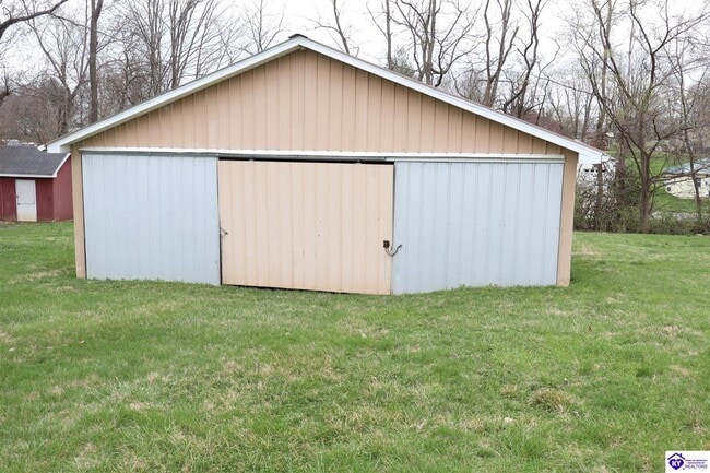 Building Photo - 316 Church St