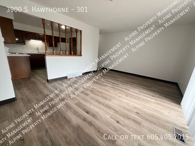 Building Photo - 3900 S. Hawthorne-301