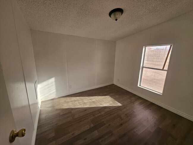 Building Photo - Newly Remolded 3 Bedroom Manufactured Home...