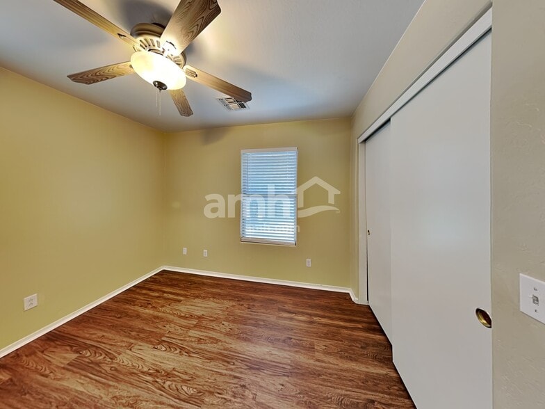 Building Photo - 18522 W Legend Dr