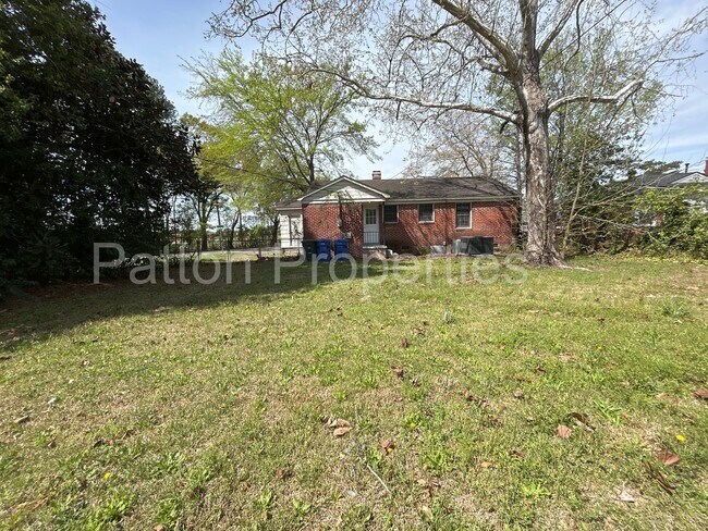 Building Photo - Corner of Plowden & South Kilbourne