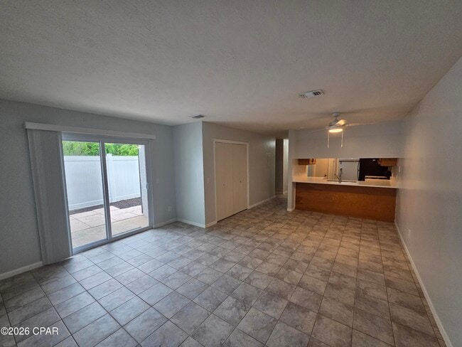 Building Photo - 7125 N Lagoon Dr