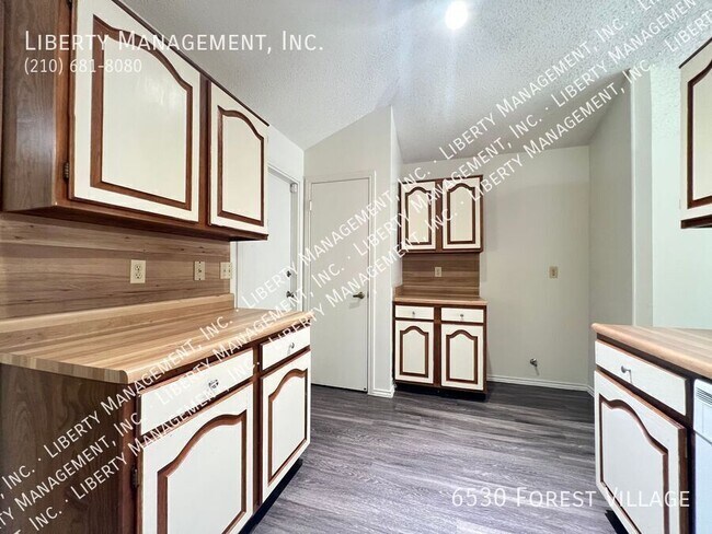 Building Photo - 6530 Forest Village