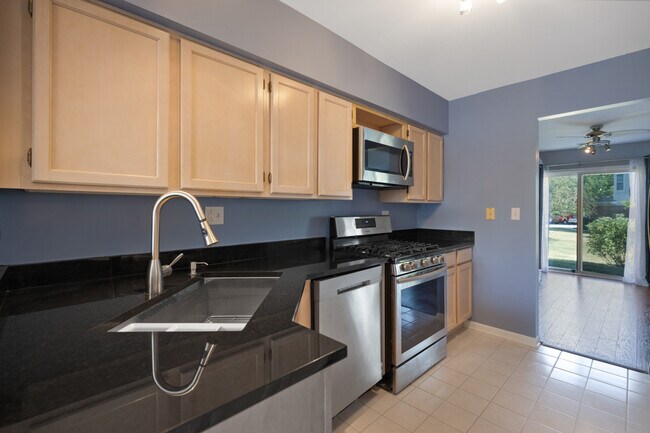Building Photo - 1483 Ashbury Ln W