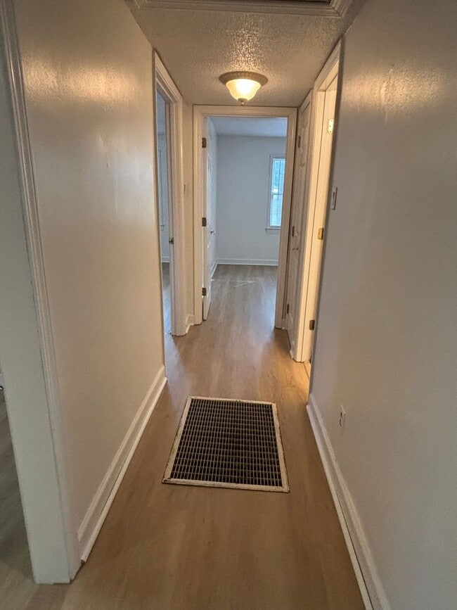 Building Photo - 2211 Lavera Dr