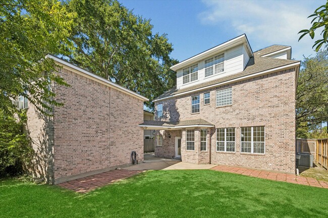 Building Photo - 4601 Mimosa Dr