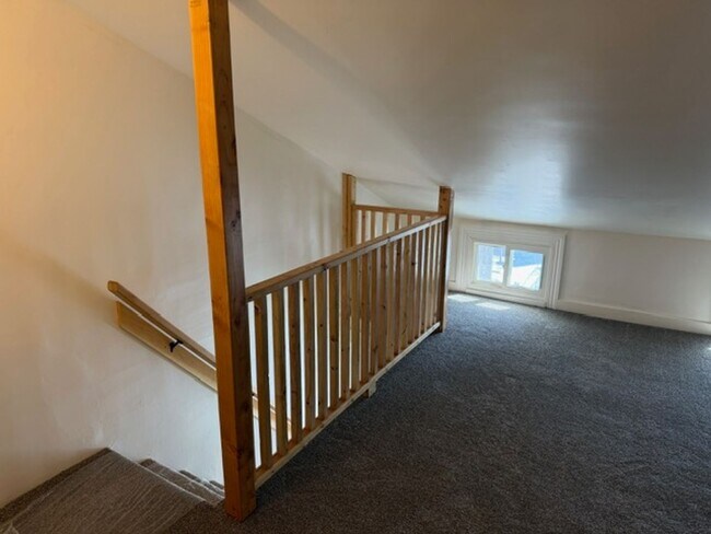 Building Photo - Renovated 3–4BR Townhome | $1,400 | Available Now