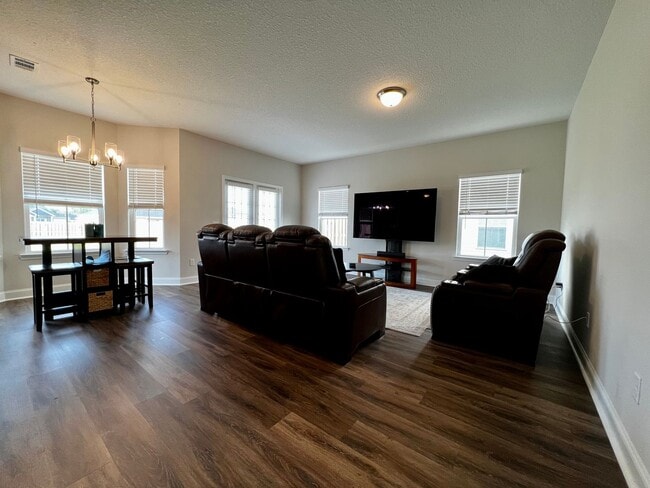 Building Photo - AVAILABLE LATE JANUARY (One Pet Only)