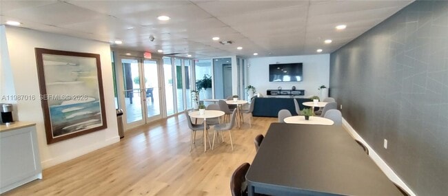 Building Photo - 170 SE 14th St